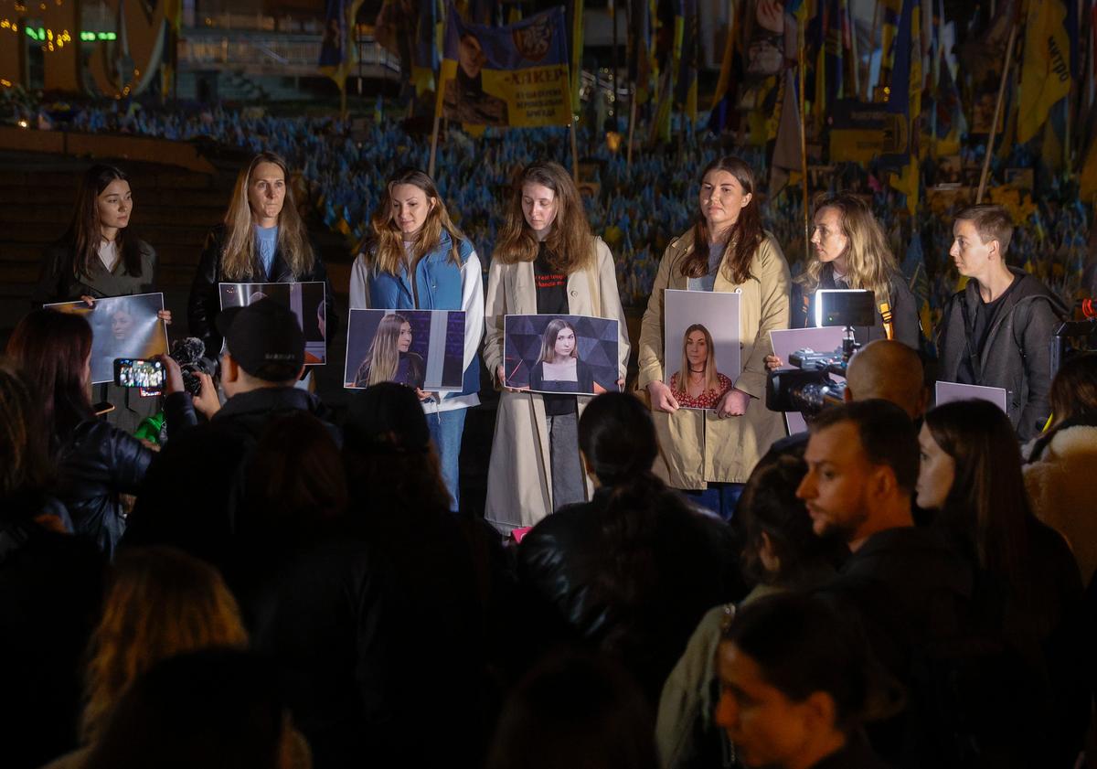 Ukrainians commemorate late Ukrainian journalist Viktoria Roshchyna on Independence Square in Kyiv, Ukraine, 11 October 2024. Photo: EPA-EFE/SERGEY DOLZHENKO
