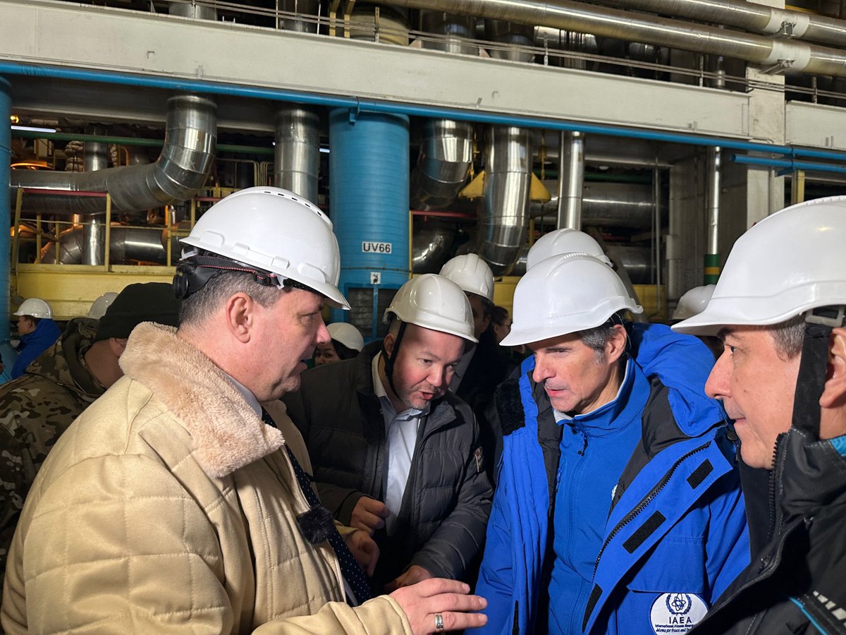 Генеральный директор МАГАТЭ Рафаэль Мариано Гросси и его группа экспертов посещают Запорожскую АЭС. Фото: IAEA /  ABACAPRESS.COM