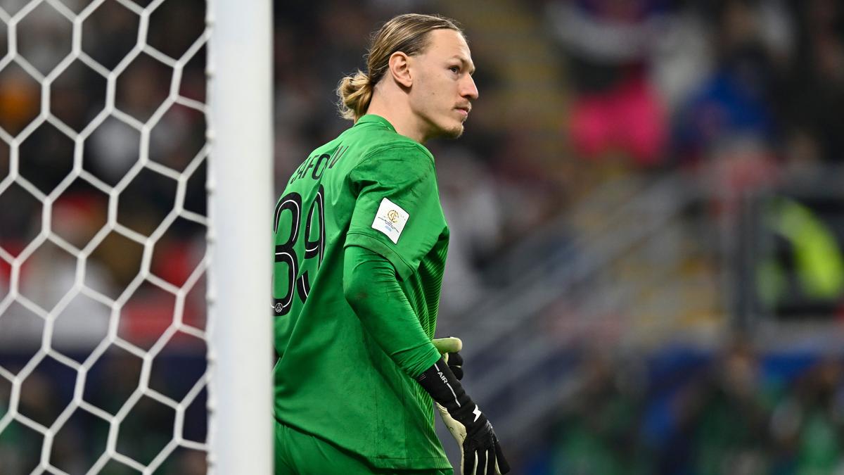 Россиянин Матвей Сафонов стал первым вратарем в истории футбола, кто смог отразить четыре пенальти подряд в серии на турнире ФИФА