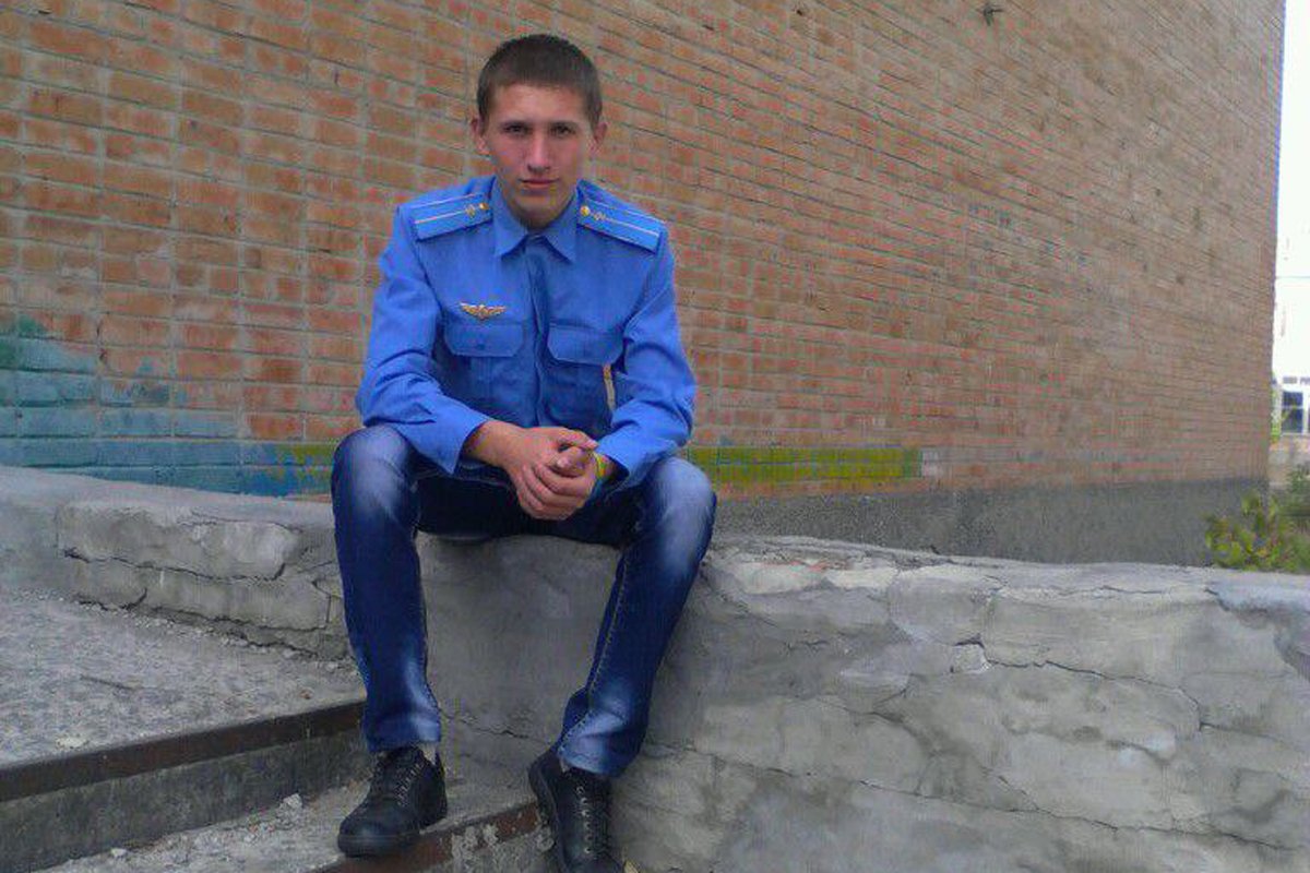 Станислав Панченко до плена, в форме железнодорожников. Фото из архива семьи Панченко