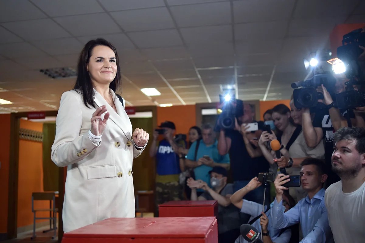 Sviatlana Tsikhanouskaya at a polling station in Minsk, Belarus, 9 August 2020. Photo: Sergey Gapon / AFP / Scanpix / LETA