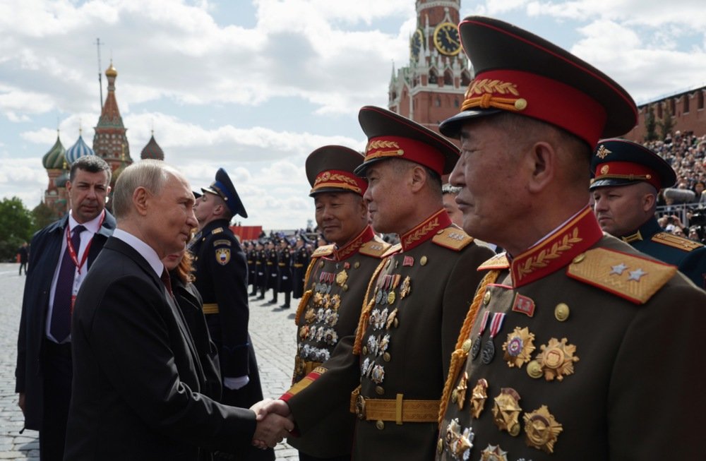Vladimir Putin congratulates North Korean servicemen after a military parade on Victory Day, marking the 80th anniversary of victory in the Great Patriotic War, in Moscow, Russia, 09 May 2025. Photo: EPA-EFE/GAVRIIL GRIGOROV / SPUTNIK / KREMLIN POOL