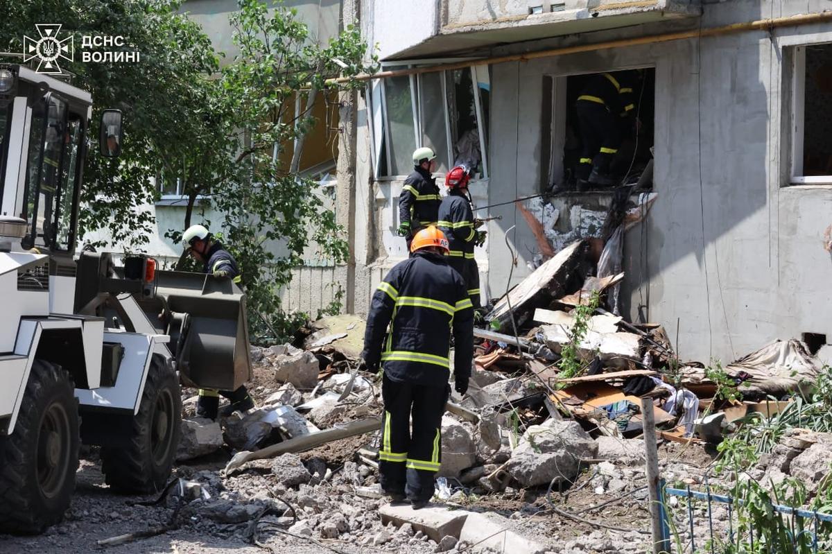 Rescue workers from Rivne region assisting with the emergency response after a Russian drone strike. Photo: State Emergency Service of Ukraine.