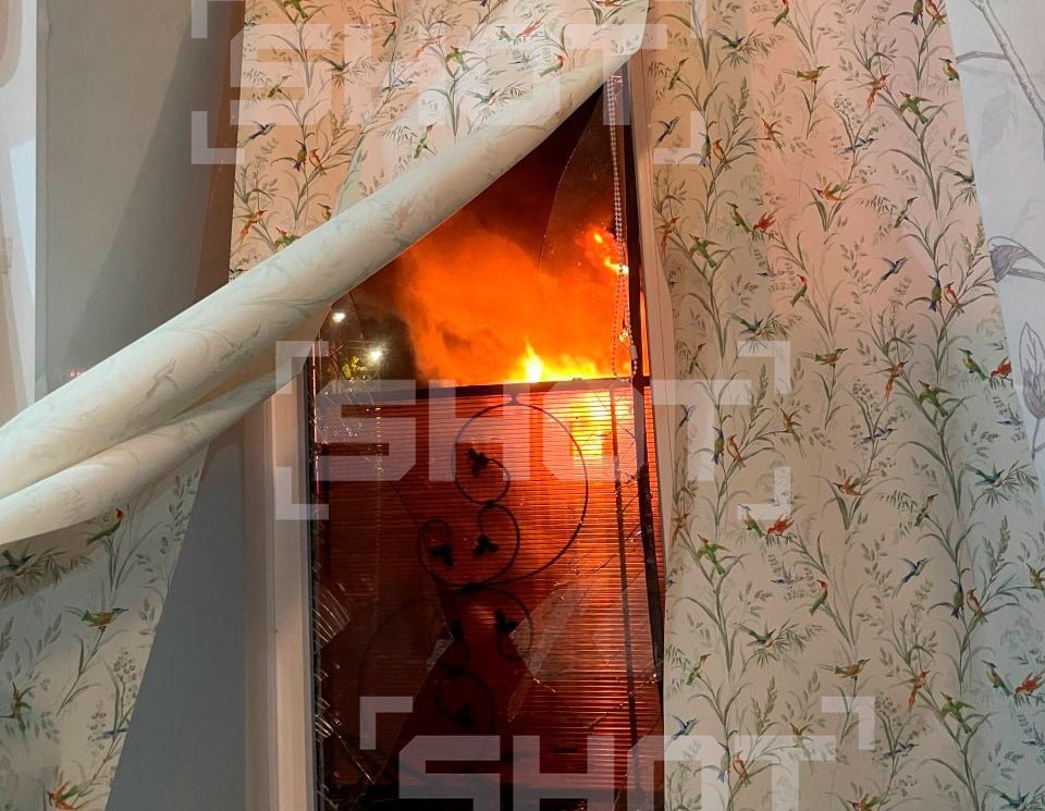A residential building catches fire after the drone strike on the Moscow region city of Voskresensk, 29 September 2025. Photo: SHOT