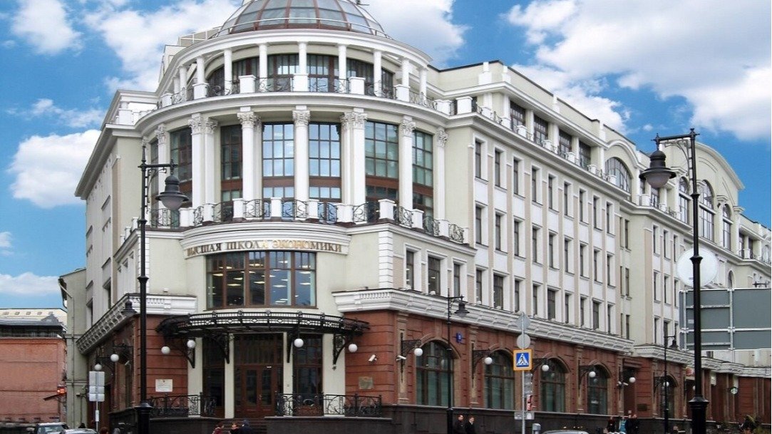 В НИУ ВШЭ у нескольких программ изменили правила предзащиты дипломов — студенты узнали о них меньше чем за два месяца