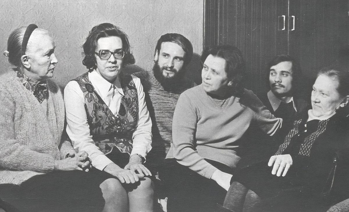 Людмила Алексеева (вторая слева), 70-е годы, Москва. Фото: Московская Хельсинская Группа