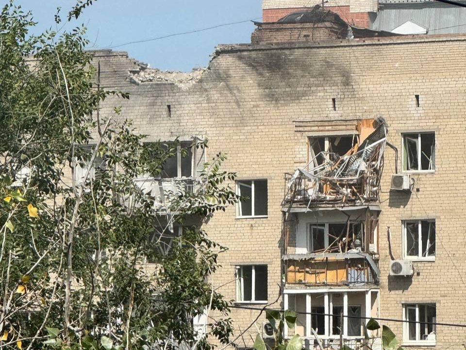 Damage to windows and balconies caused by a Ukrainian drone strike on the southern Russian city of Rostov-on-Don, 14 August 2025. Photo: Baza