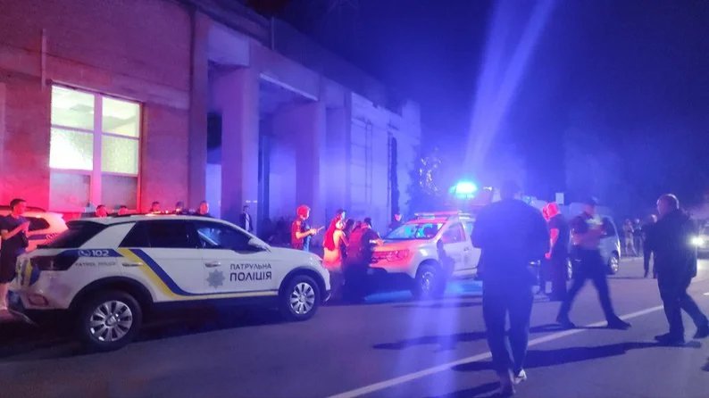 Police deployed near a local mobilisation point in the western Ukrainian city of Vinnytsia on 1 August 2025. Photo: Suspilne