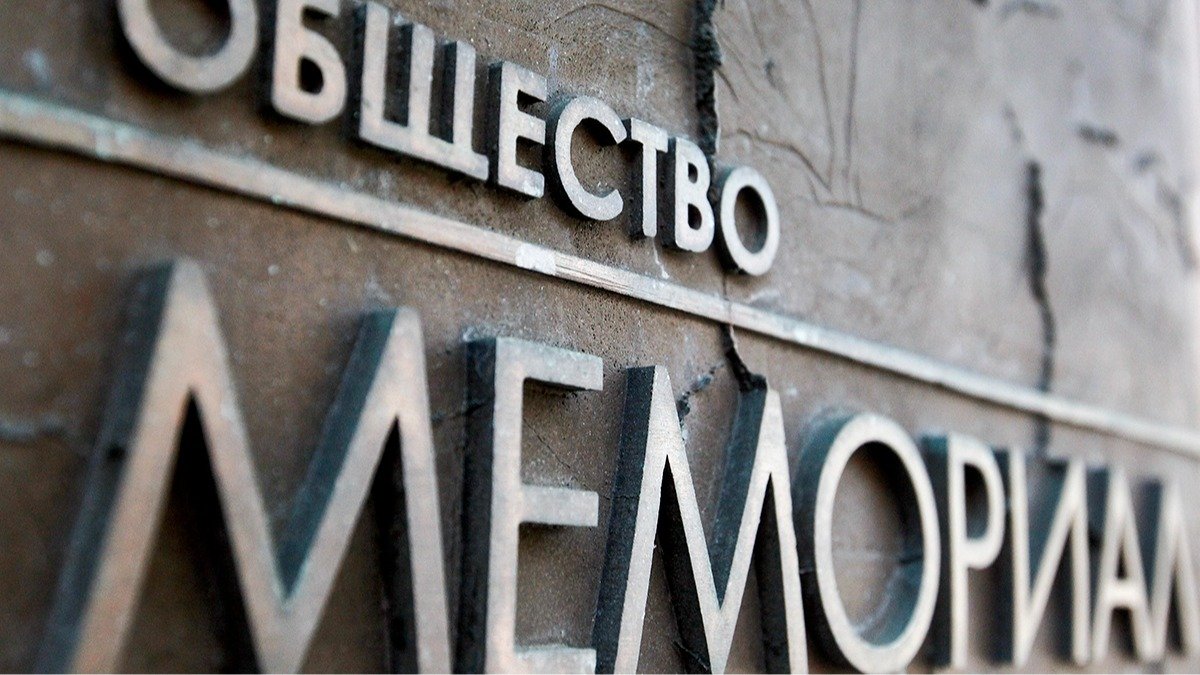 «Живите с ровным превосходством над жизнью»