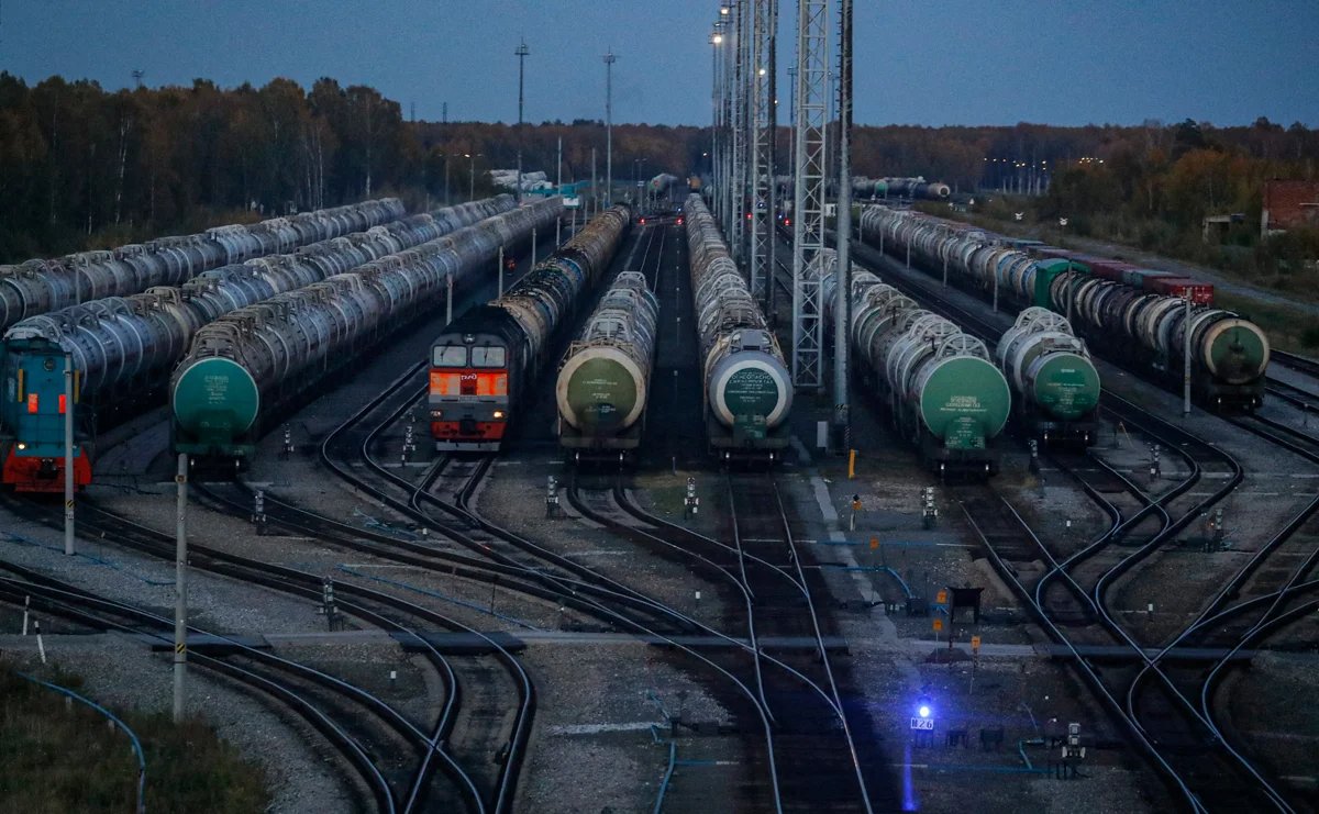 Tankers at a railway yard in Tobolsk, Tyumen region, Russia, 24 September 2012. Photo: Sergey Ilnitsky / EPA