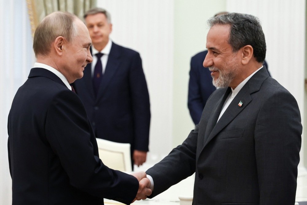 Vladimir Putin meets with Iranian Foreign Minister Araghchi in Moscow on 23 June 2025. Photo: EPA/ALEXANDER KAZAKOV / SPUTNIK / KREMLIN POOL