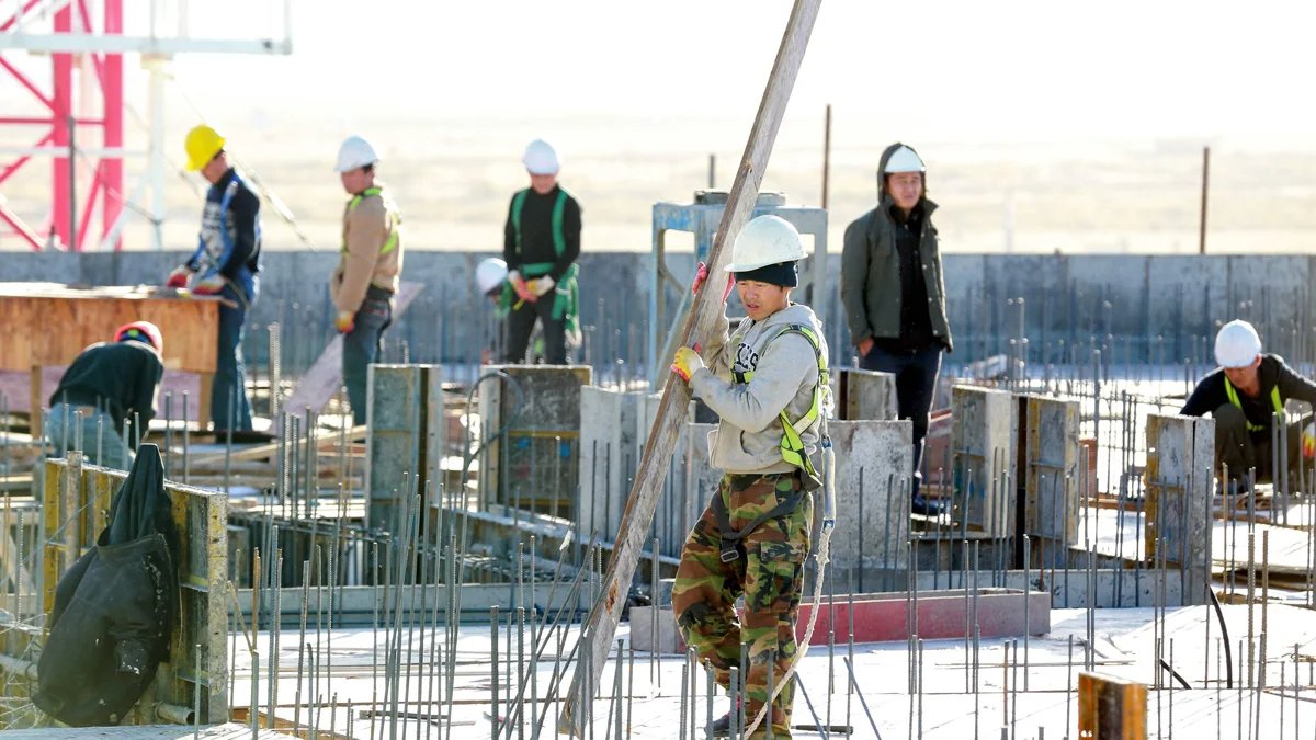 North Korean workers at a construction site in Ulaanbaatar, Mongolia, 6 October 2017. Photo: Byambasuren Byamba-Ochir / AFP / Scanpix / LETA