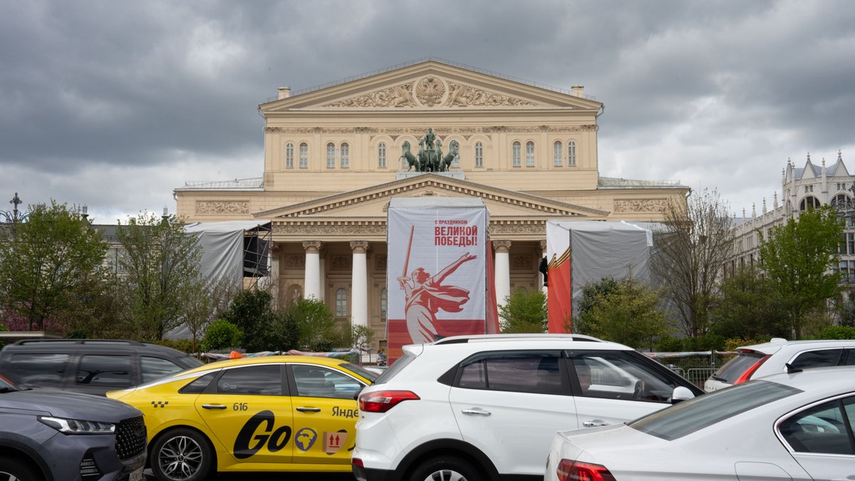 Площадь перед Большим театром.
