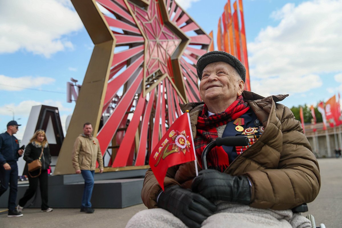 Праздничные мероприятия в честь Дня Победы в ЦПКиО и отдыха имени Горького, Москва, 9 мая 2025 года. Фото: Василий Кузьмичёнок / Агентство «Москва»