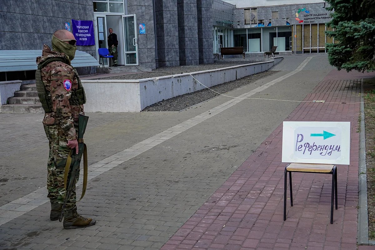 A referendum is held on Russian annexation, Mariupol, Ukraine, 25 September 2022. Photo: EPA-EFE