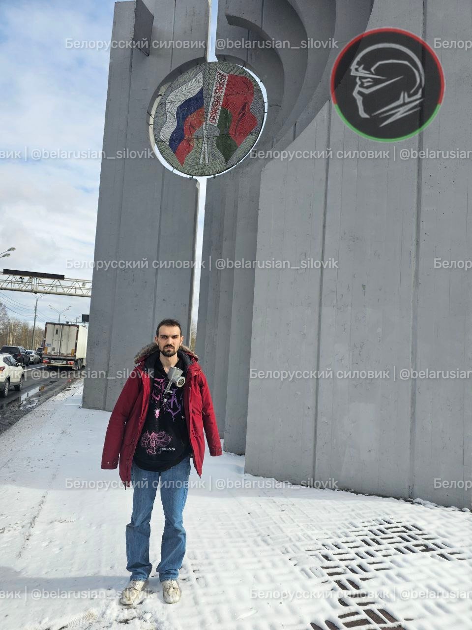 Артемий Останин с мясорубкой на шее. Фото: Белорусский силовик