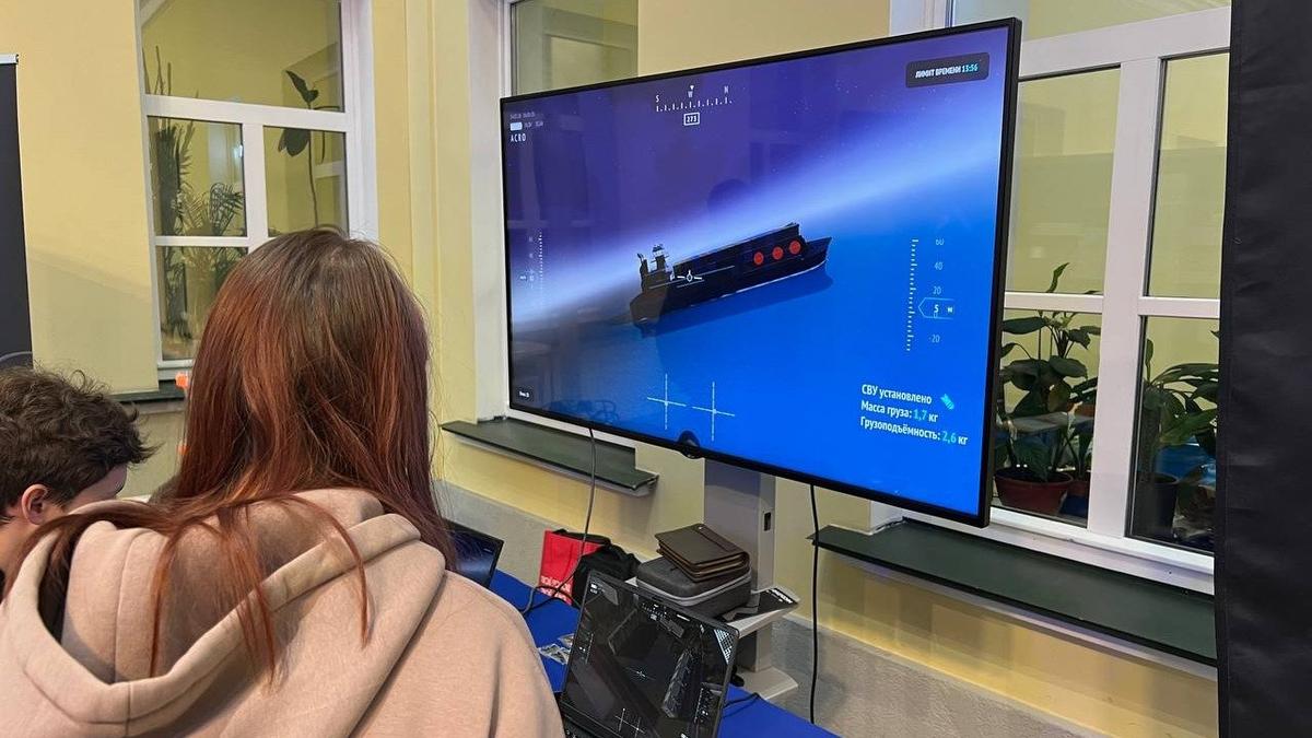 В НИУ ВШЭ прошел фестиваль дронов. Студентам предлагали вступить в беспилотные войска и уехать воевать в Украину