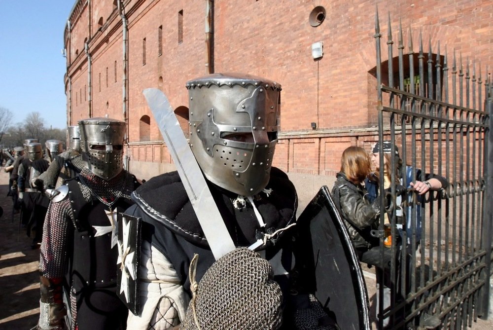 Actors dressed as warriors fight during a knight festival in St. Petersburg, Sunday 16 April 2006. EPA/ANATOLY MALTSEV