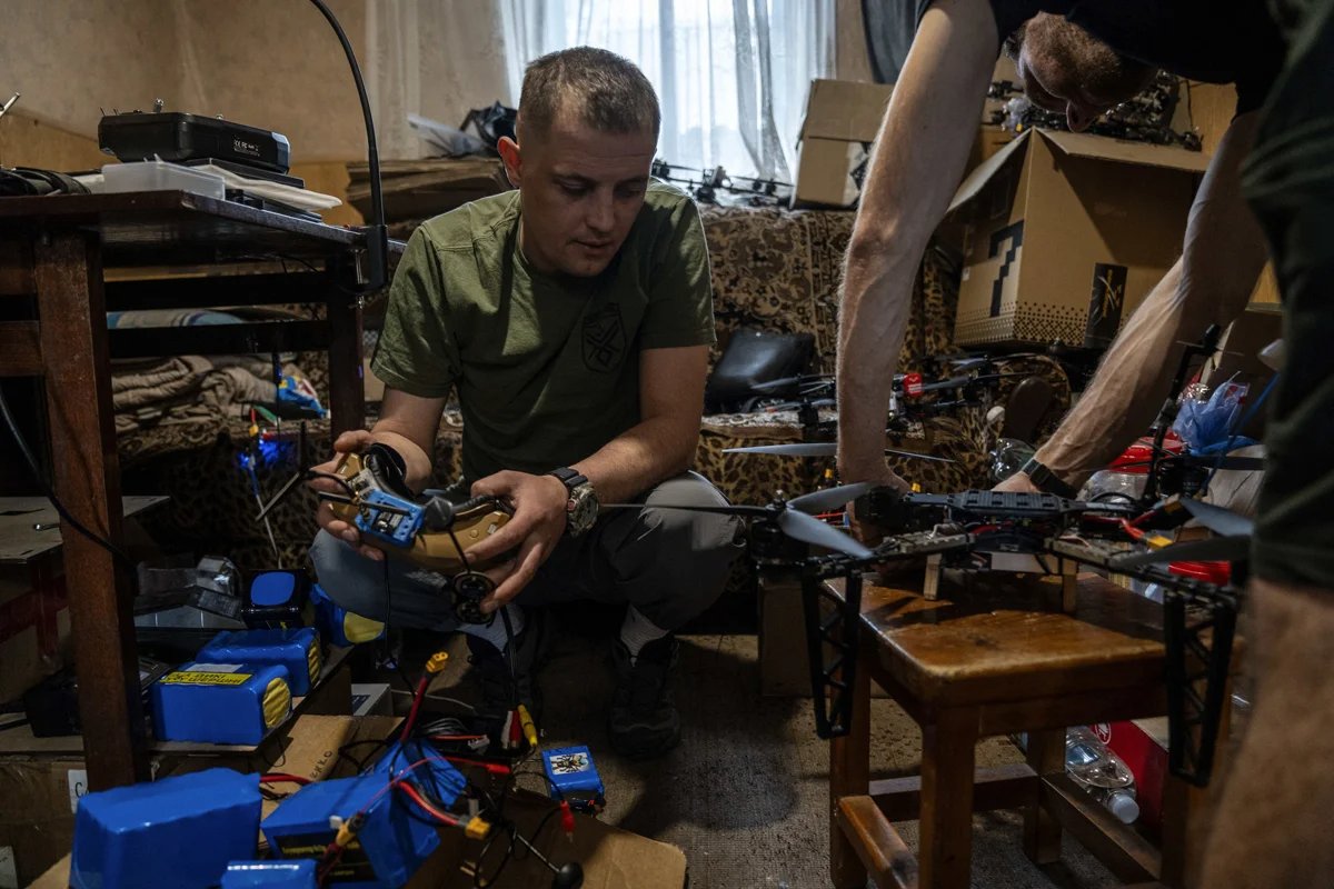 Ukrainian servicemen at work at an FPV drone assembly centre in the Donetsk region, 14 May 2025. Photo: Jose Colon / Anadolu / Abaca / Vida Press