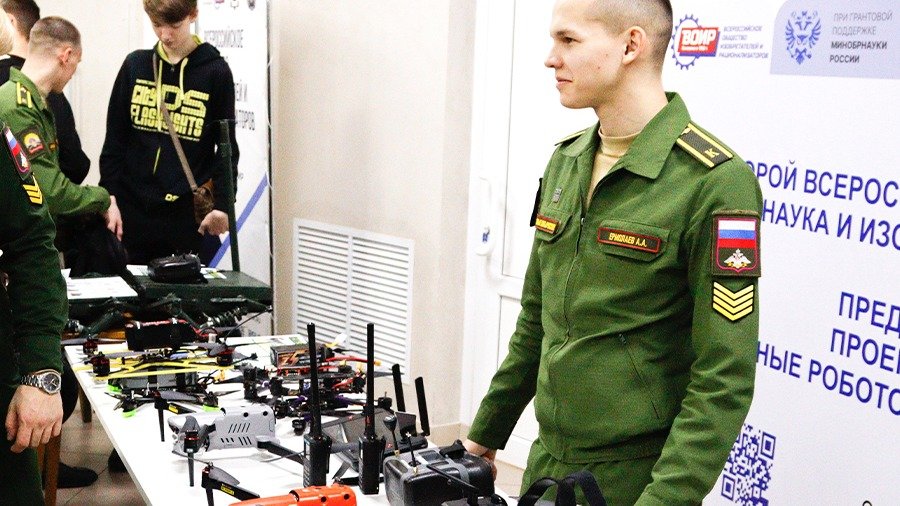 «Эхо»: студентов вербуют на войну минимум в 70 учебных заведениях России