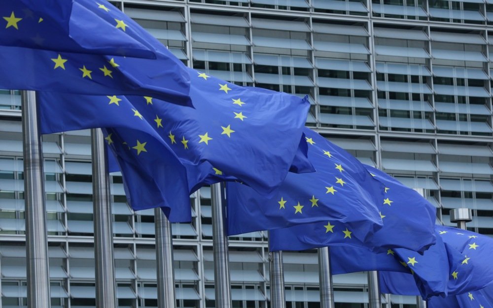 European Union flags at the European commission headquarters in Brussels, Belgium. on 1 August 2025. Photo: EPA/OLIVIER HOSLET