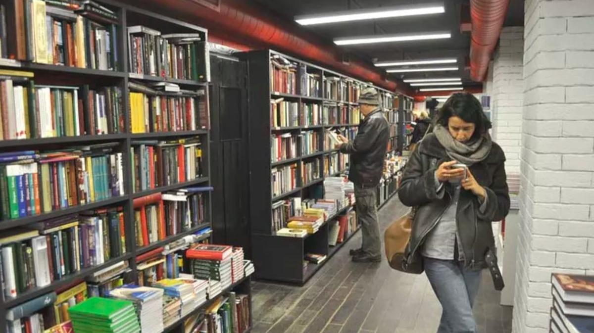 Книжный «Фаланстер» и его основателя Бориса Куприянова оштрафовали на 900 тысяч рублей из-за «пропаганды ЛГБТ»