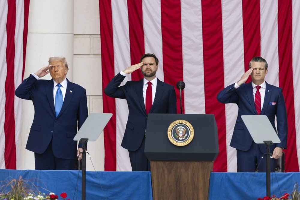 US President Donald Trump, Vice President J.D. Vance (C), and Defence Secretary Pete Hegseth (R) salute during the National Memorial Day Observance in Arlington, Virginia, USA, 26 May 2025. Photo: EPA/JIM LO SCALZO