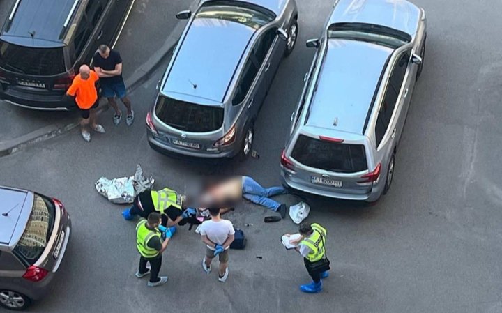 The body of Colonel Ivan Voronych lies on the ground in Kyiv following a fatal shooting, 10 July 2025. Photo: NEXTA