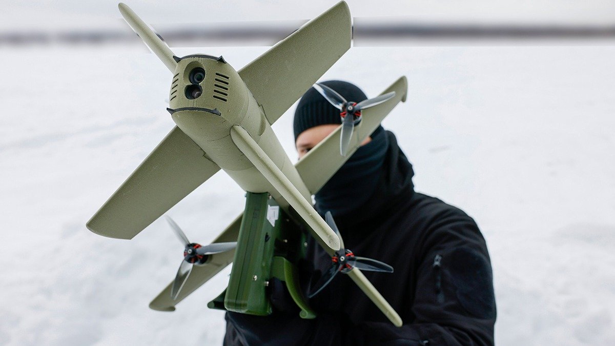 Почти 16 миллиардов рублей на дроны потратили российские школы, вузы и детсады