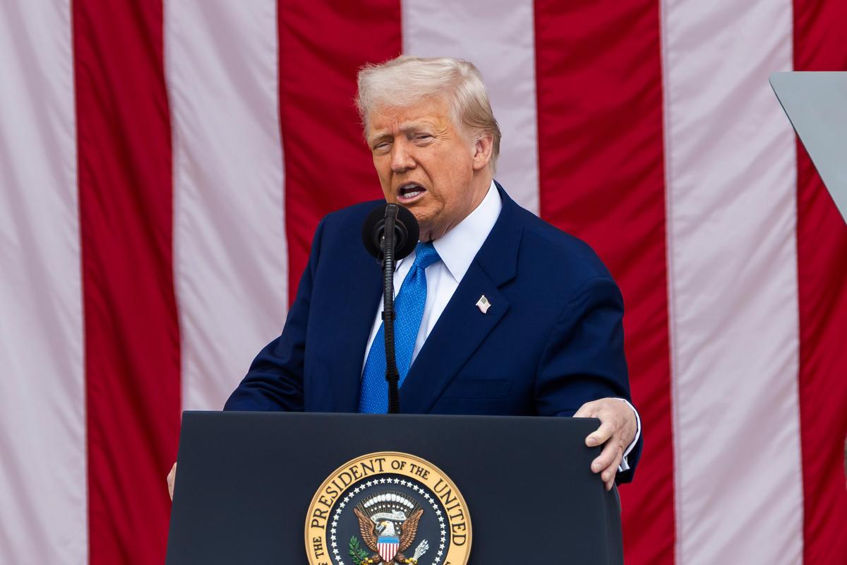 US President Donald Trump speaks at the National Memorial Day Observance in Arlington, Virginia, 26 May 2025. Photo: EPA-EFE/JIM LO SCALZO