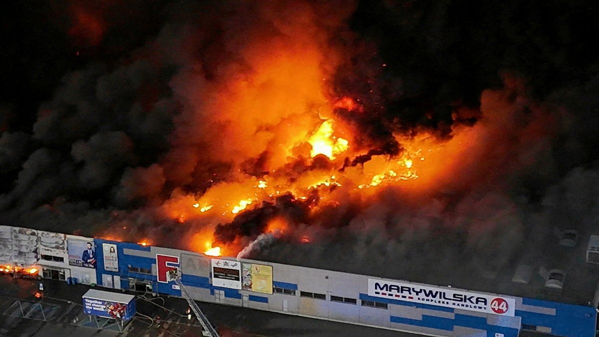 The fire at the Marywilska shopping centre in Warsaw, Poland, on 12 May 2024. Photo: Dariusz Borowicz / Agencja Wyborcza.pl / Reuters / Scanpix / LETA