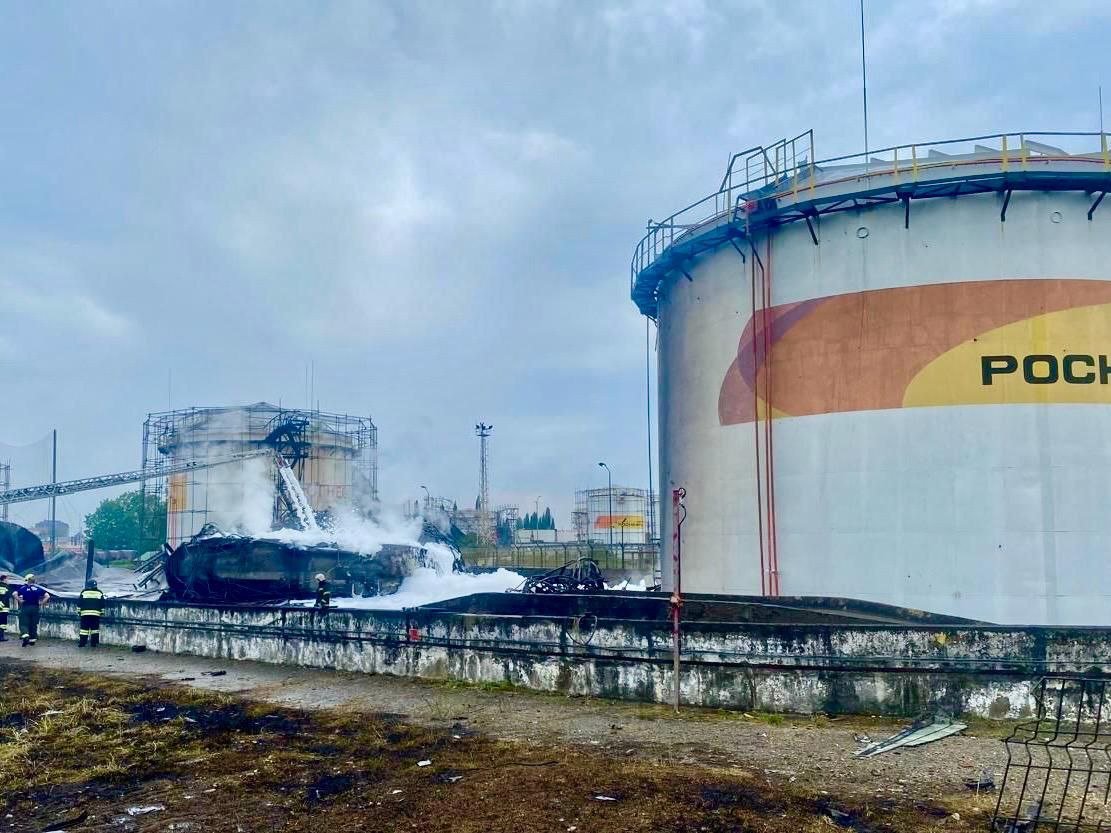 Firefighters tackle the blaze at an oil depot in Sochi, 3 August 2025. Photo: Sochi Mayor Andrey Proshunin