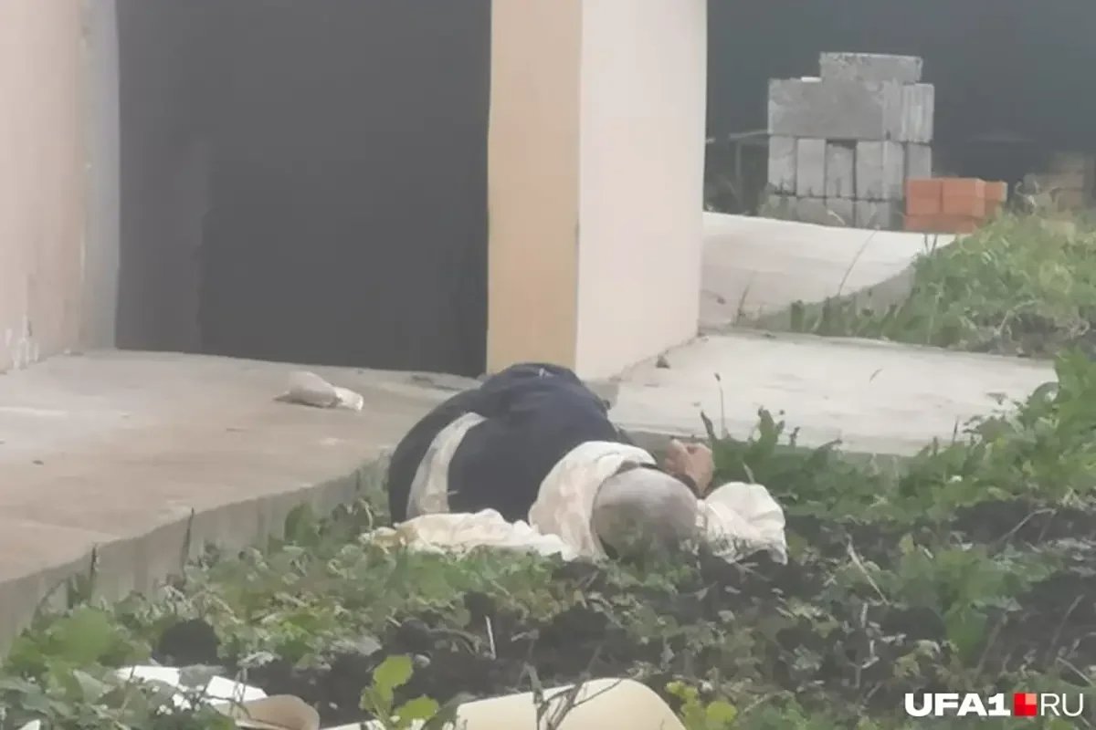 The body of an 81-year-old resident who tried to escape from one facility. Фото:  UFA1.RU