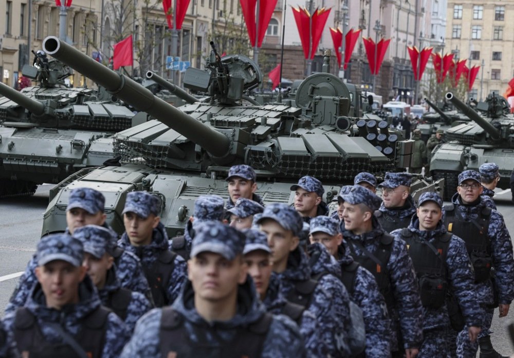 Russian police officers keep watch as military vehicles take part in a rehearsal for the annual military parade ahead of the Victory Day celebrations in Moscow, 3 May 2025. Photo: EPA/SERGEI ILNITSKY
